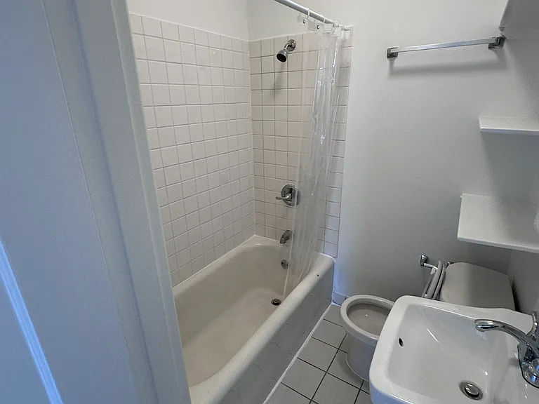 1672 Oxford St #17 — Photo 6