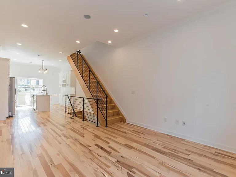 1335 S Bouvier St — Photo 3
