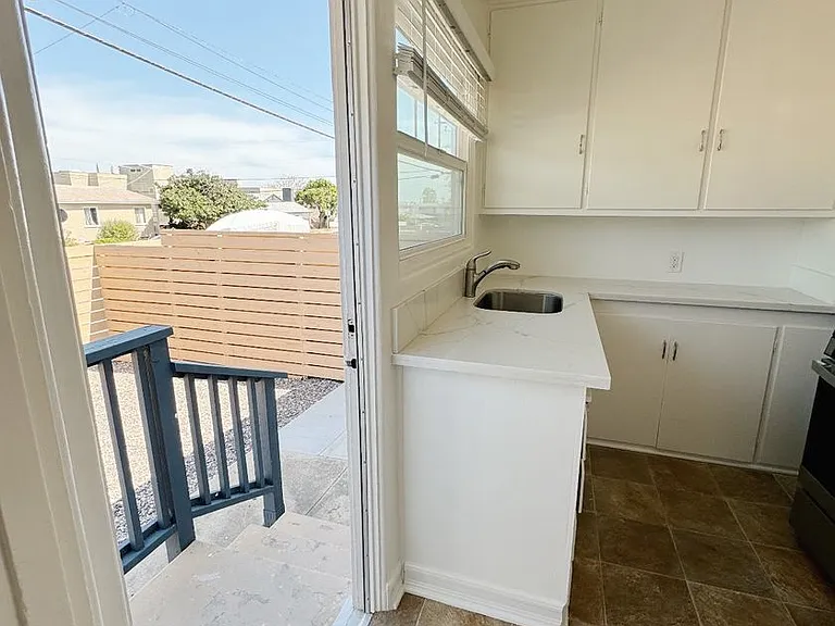 2073-79 Emerald Street — Photo 5