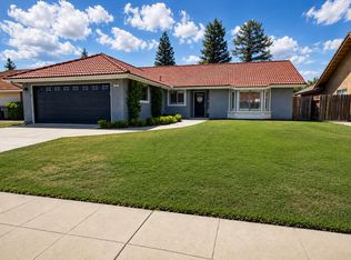 952 Holly Ave, Clovis, CA 93611