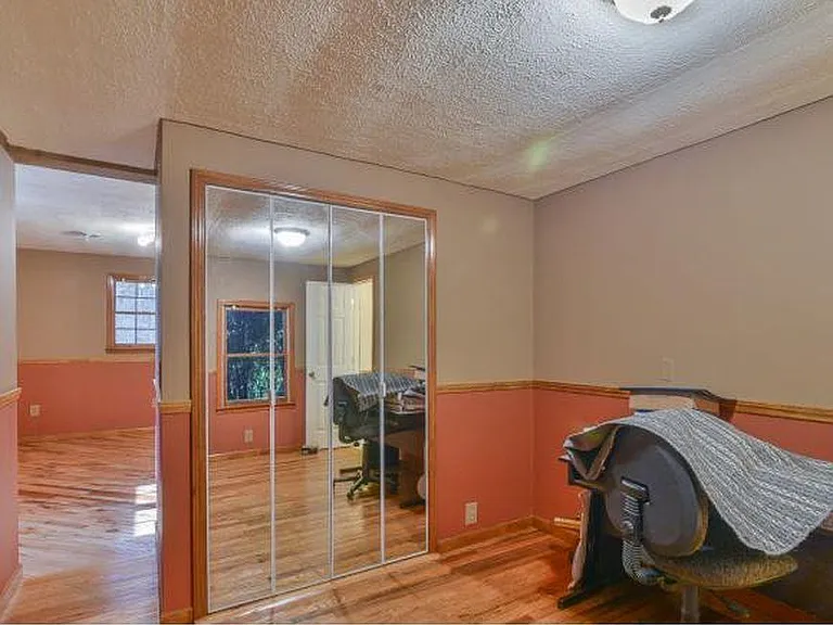 492 Olinger Dr — Photo 17
