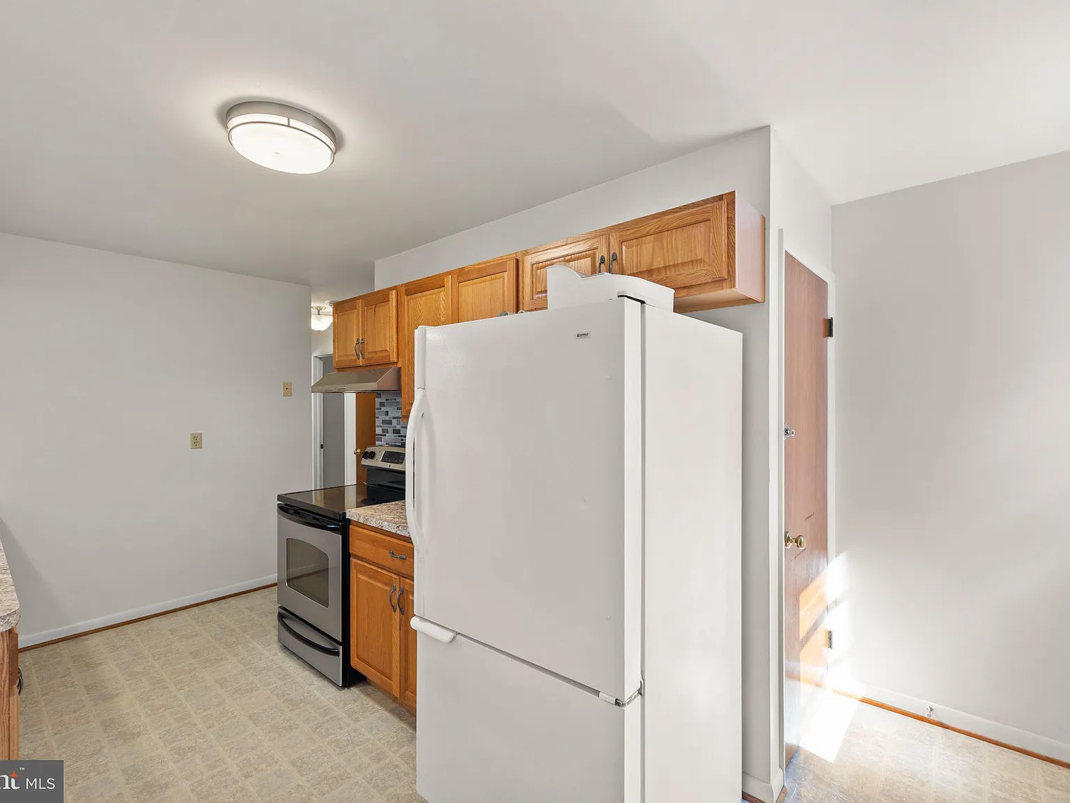 2 bed, 1.0 bath, 825 sqft, $1,800 — Photo 2