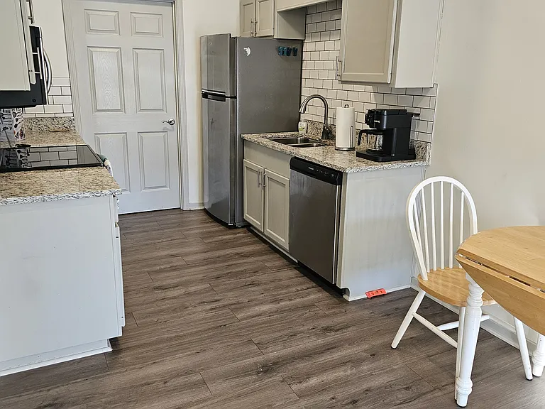 1257 Louisville St — Photo 6