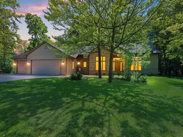 N3880 Anita Wieckert Rd, Appleton, WI 54913