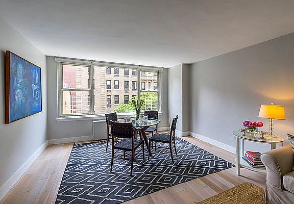 3rd image of 139 E 63rd St APT 6C