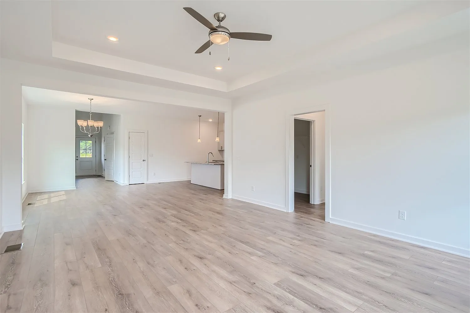 3 bed, 2.5 bath, 2332 sqft, $2,600 — Photo 3