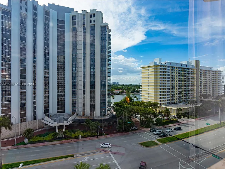 5445 Collins Ave #1108 — Photo 4