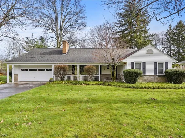 205 E Pioneer Trl, Aurora, OH 44202