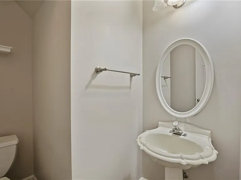 720 Surrey Park Pl SE — Photo 11