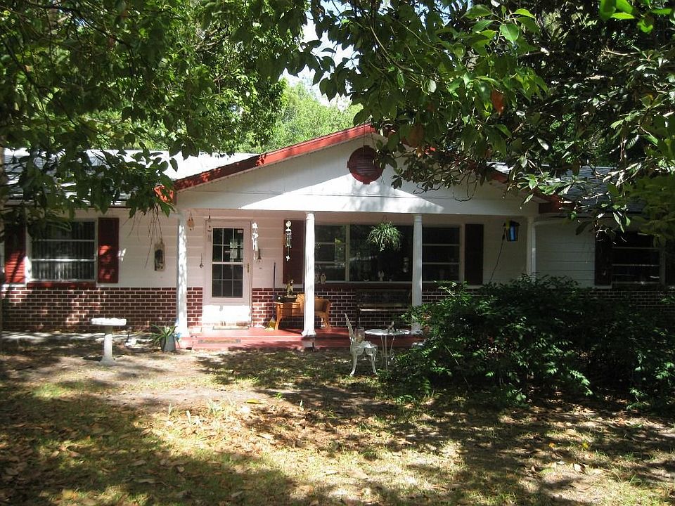 Front of the house Shady, cool and green