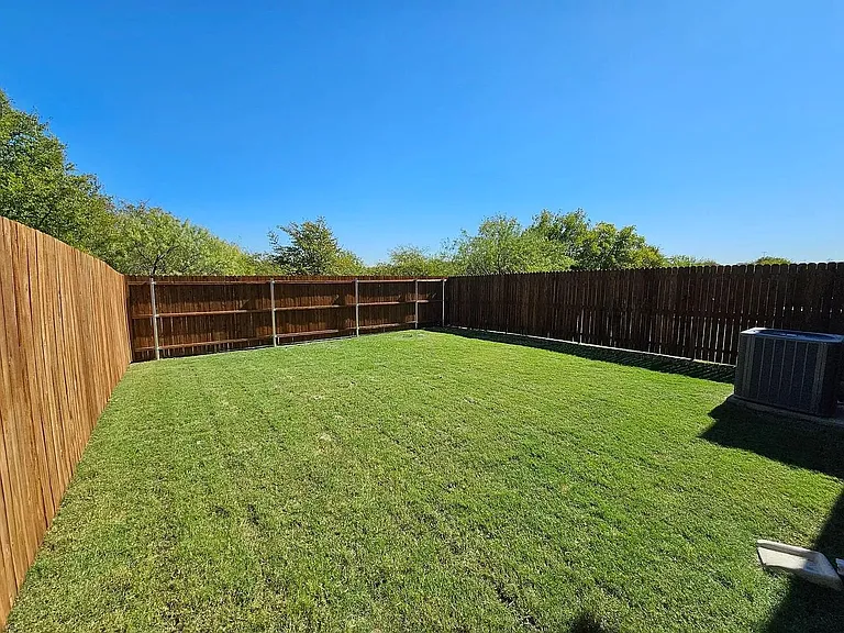 549 Hutchinson Ln — Photo 23