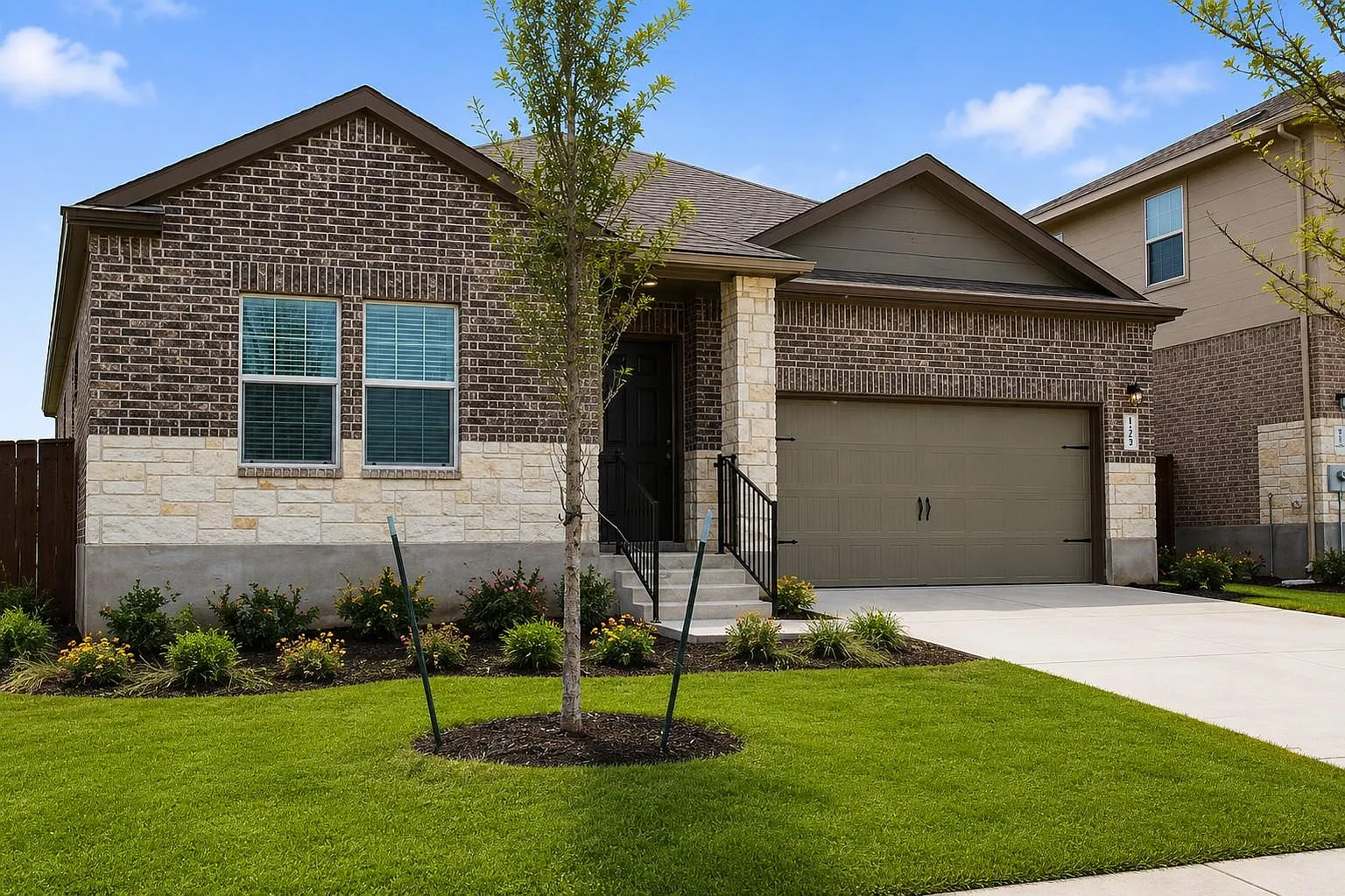 3 bed, 2.0 bath, 1946 sqft, $2,275 — Photo 2