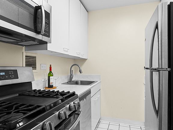 5th image of 330 E 38th St APT 37A