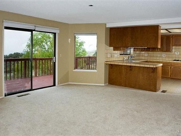 4th image of 920 Crestmont Dr