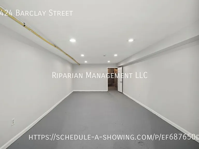 2424 Barclay St — Photo 23