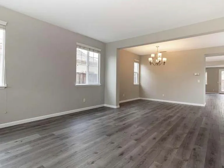 568 Engle Ct — Photo 2