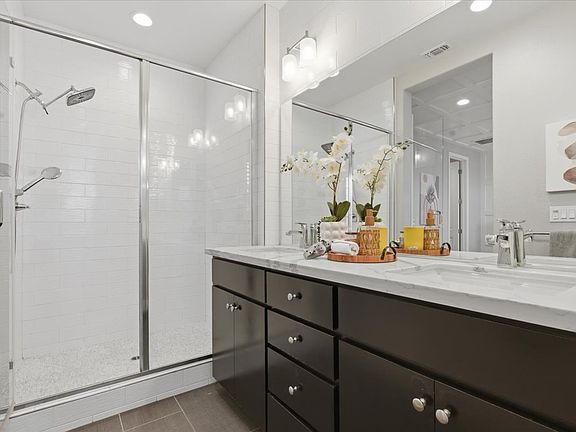 3rd image of 3520 Peralta Blvd