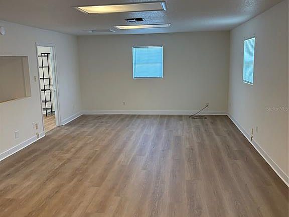 5th image of 1100 Jamela Dr #B