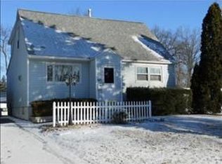 8 Sharon Dr, Albany, NY 12205