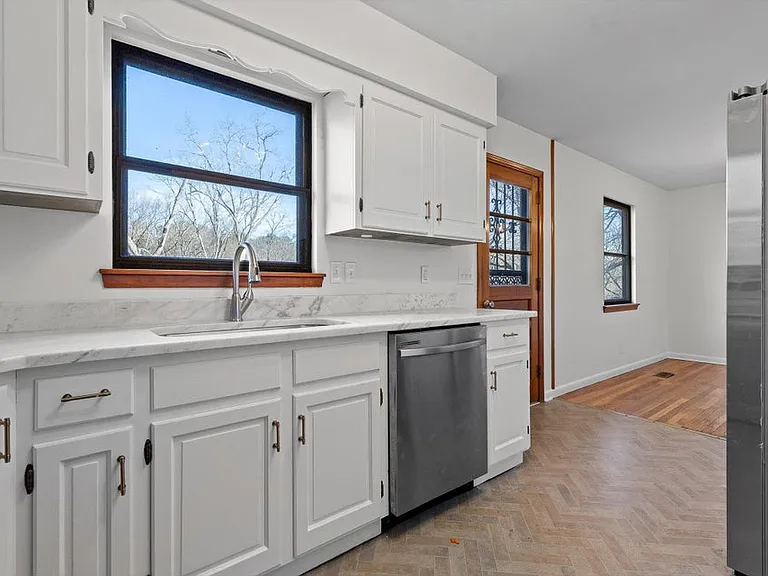 517 Randall St — Photo 13