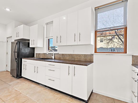 5th image of 111 Chestnut Ave