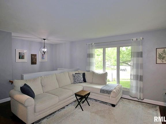 2nd image of 2311 W Carriage Ln