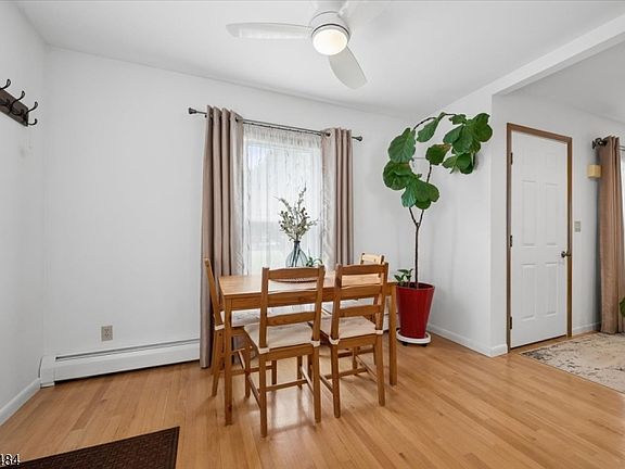 5th image of 179 Maple St