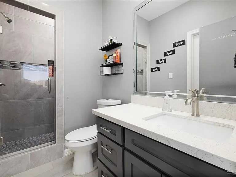 1332 Middle St — Photo 9