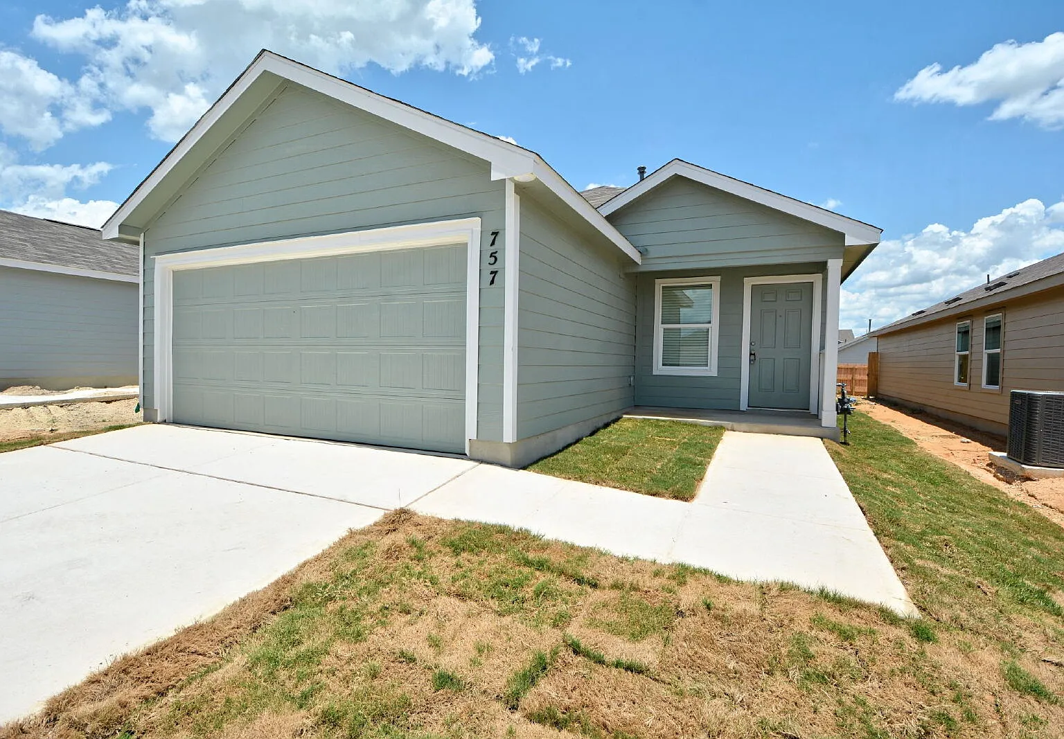 4 bed, 2.0 bath, 1627 sqft, $1,595 — Photo 2