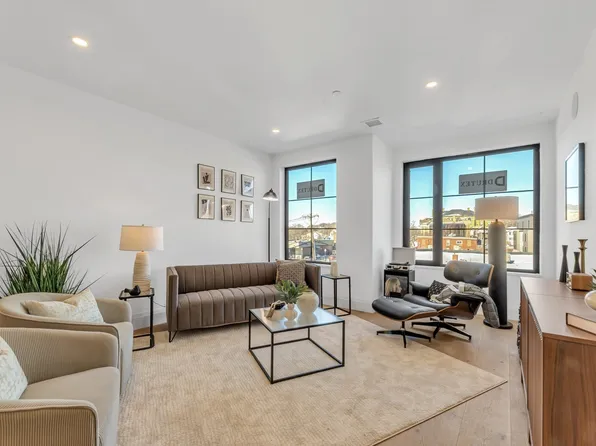 34 Oak St #103, Hyde Park, MA 02136