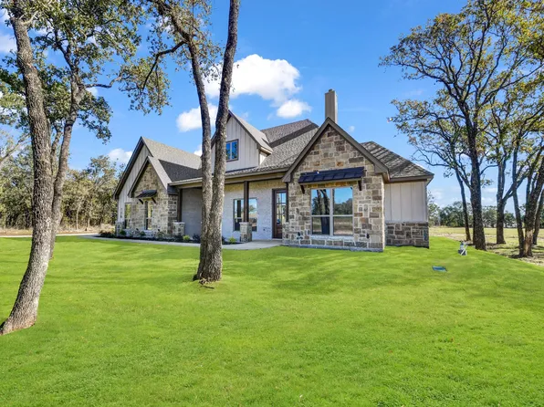 136 Prairie Winds Dr, Poolville, TX 76487