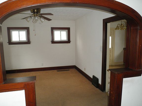 4th image of 318 W 31st St