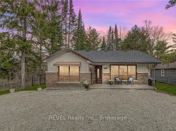 3184 Mosley St, Wasaga Beach, ON L9Z 1V4