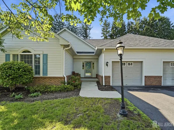 4 Empress Ct, Princeton, NJ 08540