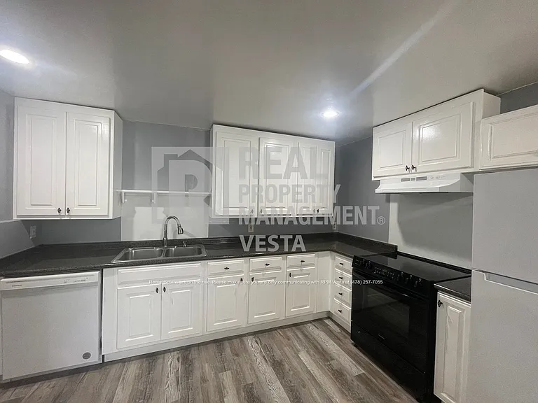 2875 Barrett Ave — Photo 4