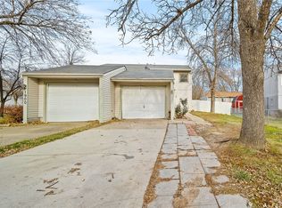 1902 E Creston Ave, Des Moines, IA 50320