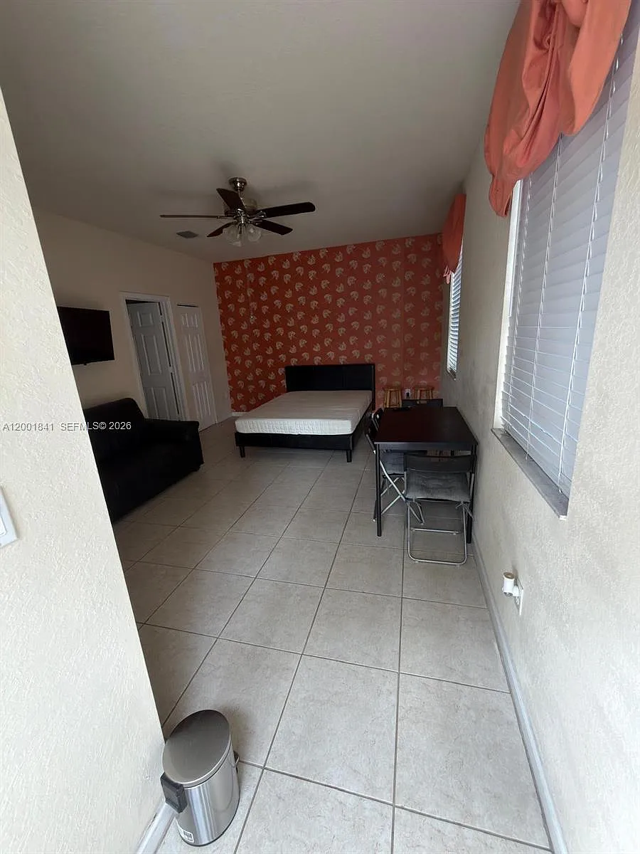 Building Photo - 16961 SW 90th Ter #STUDIO