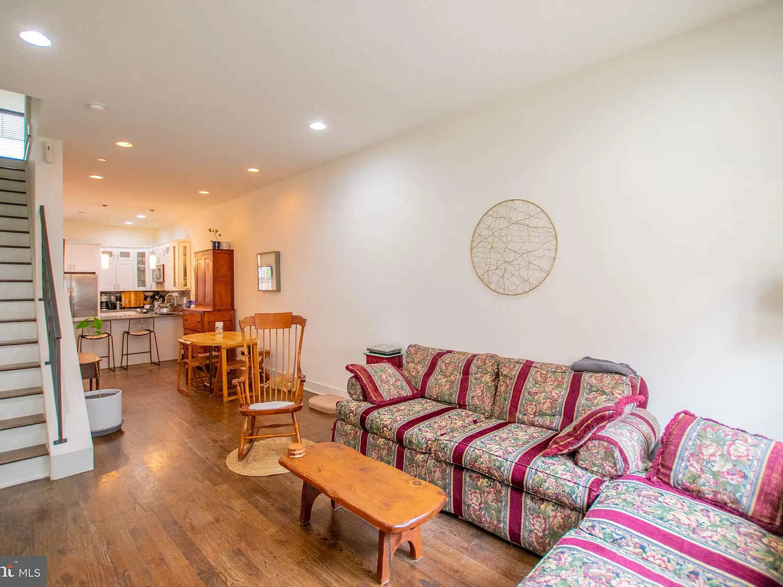 3 bed, 3.0 bath, 1804 sqft, $2,695 — Photo 2