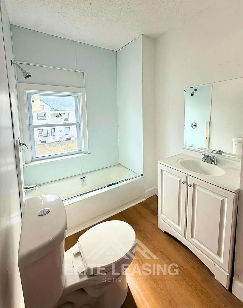 1438 SW Van Buren — Photo 3
