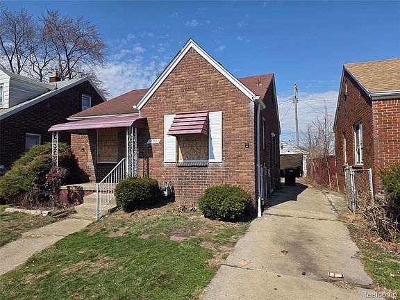 3rd image of 14981 Flanders St