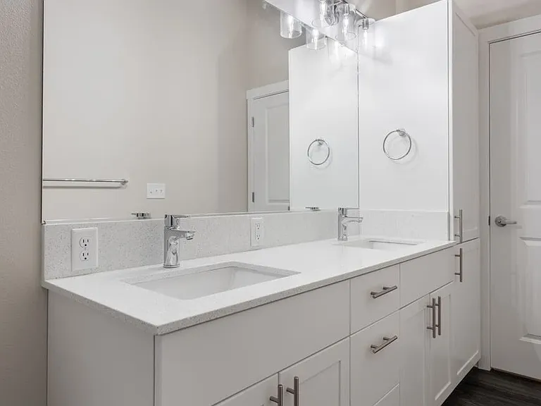 501 NE 112th Ave — Photo 11
