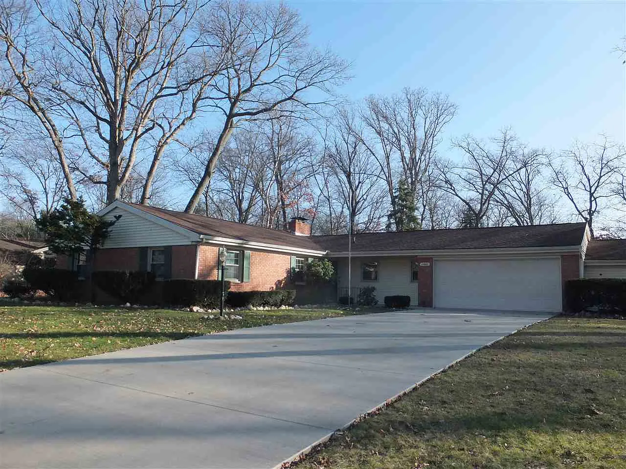 15660 Hearthstone Dr photo 1
