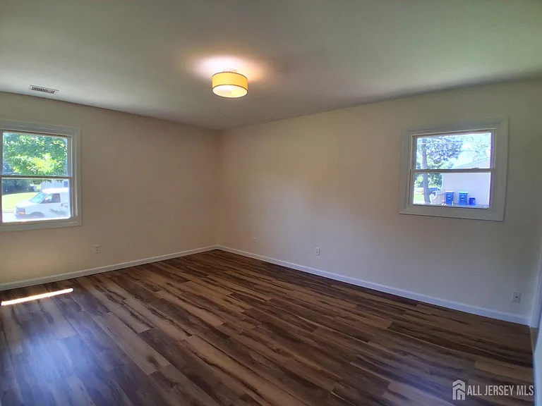 6 Flower Rd — Photo 22