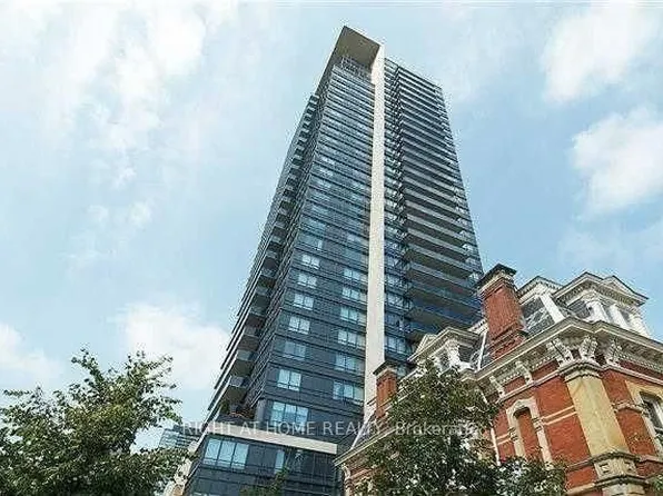 28 Linden St #1405, Toronto, ON M4Y 0A4