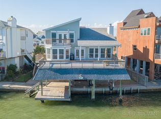 126 Quayside Dr, Tiki Island, TX 77554