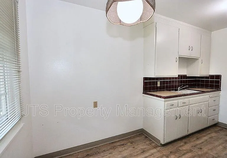 4439 V St #6 — Photo 12