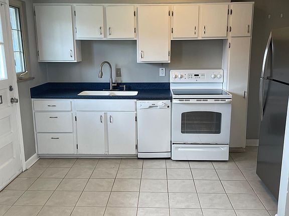 5th image of 1876 Northwest Blvd APT F