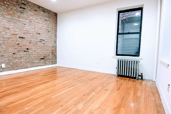 Rented by HOLTON REAL ESTATE INC. | media 16