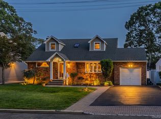 1818 Gormley Ave, Merrick, NY