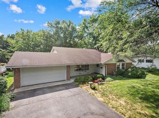 913 Valley Ln, Lockport, IL 60441